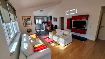 Seaview Apartment with Balcony in Okrug Gornji