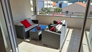 Seaview Apartment with Balcony in Okrug Gornji