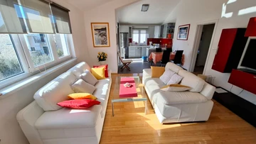 Seaview Apartment with Balcony in Okrug Gornji