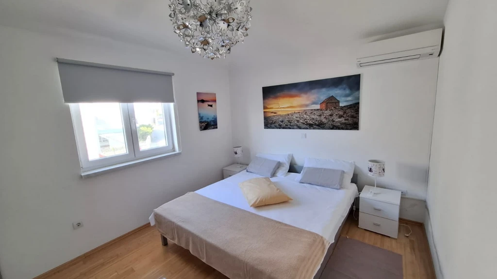 Seaview Apartment with Balcony in Okrug Gornji