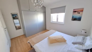 Seaview Apartment with Balcony in Okrug Gornji