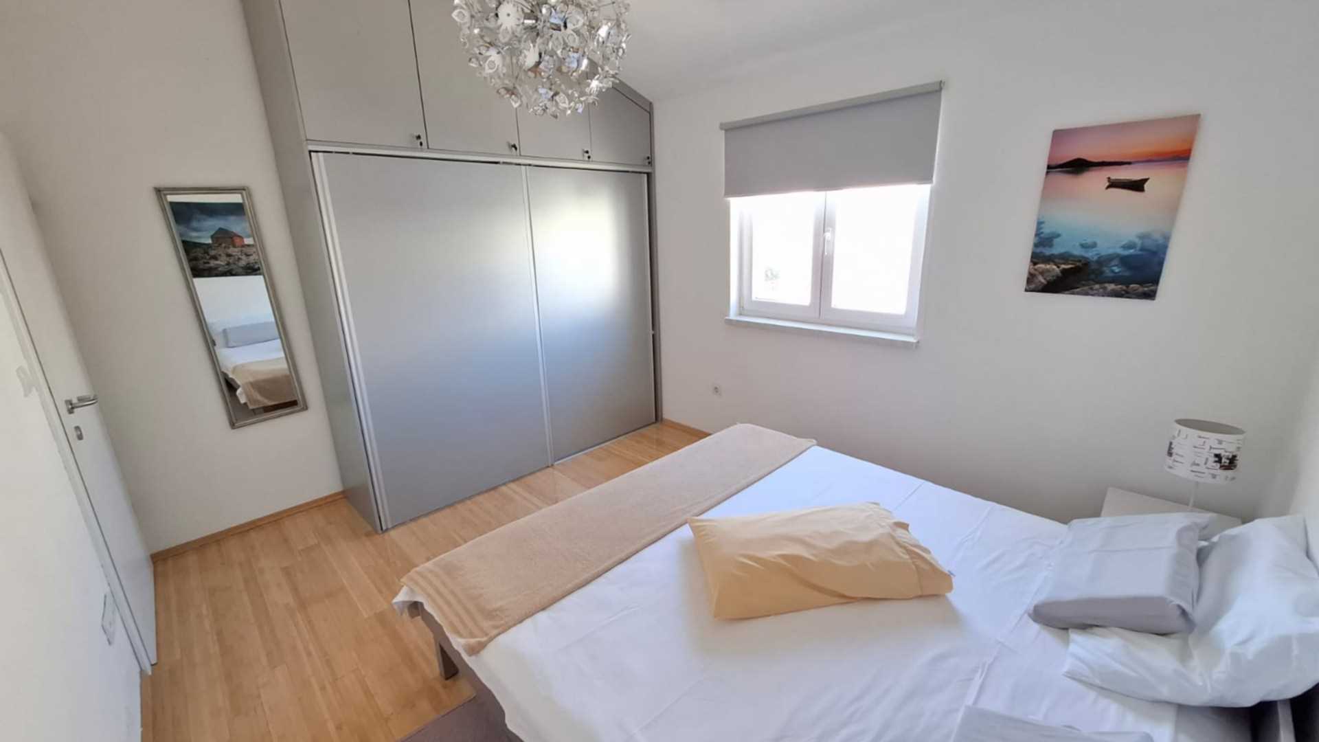 Apartment More in Okrug Gornji