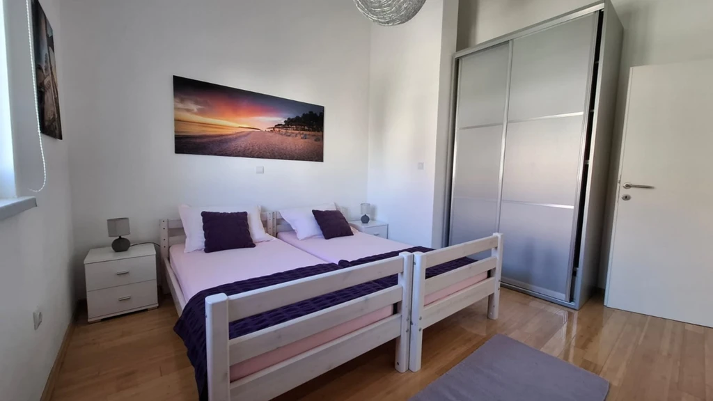 Seaview Apartment with Balcony in Okrug Gornji