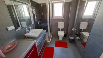 Seaview Apartment with Balcony in Okrug Gornji