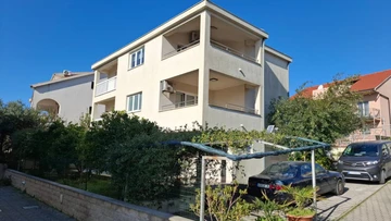 Seaview Apartment with Balcony in Okrug Gornji