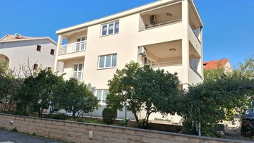 Seaview Apartment with Balcony in Okrug Gornji