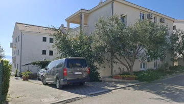 Seaview Apartment with Balcony in Okrug Gornji