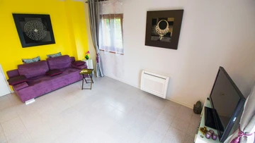 2-Bedroom Apartment in Okrug Gornji for 6 Guests