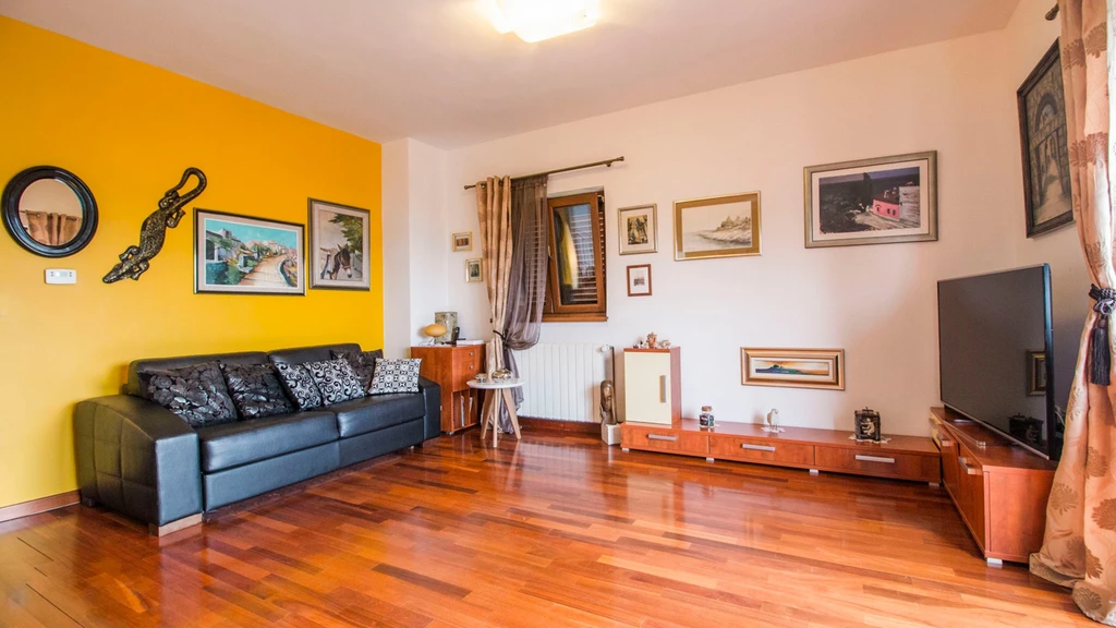 2-Bedroom Apartment in Okrug Gornji with Sea View