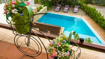 2-Bedroom Apartment in Okrug Gornji with Sea View