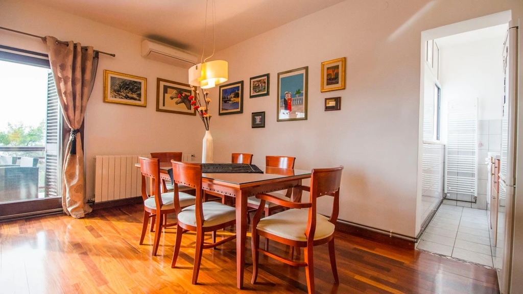2-Bedroom Apartment in Okrug Gornji with Sea View