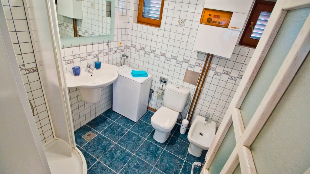 2-Bedroom Apartment in Okrug Gornji with Sea View
