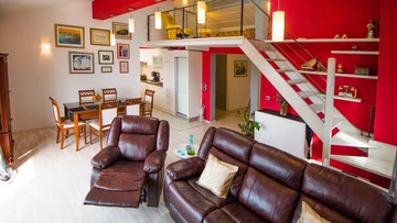 Seaview Apartment for 6 Guests in Okrug Gornji