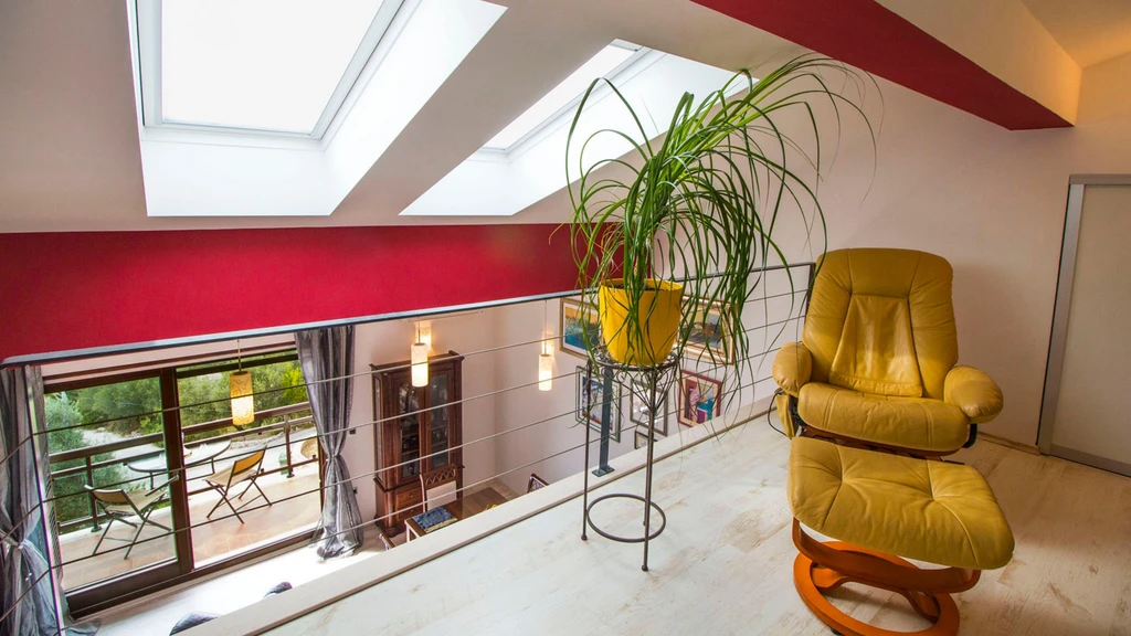 Seaview Apartment for 6 Guests in Okrug Gornji