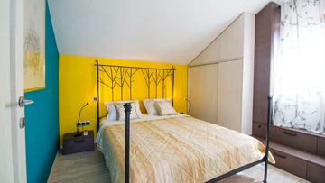 Seaview Apartment for 6 Guests in Okrug Gornji