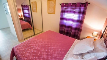 Seaview Apartment for 6 Guests in Okrug Gornji