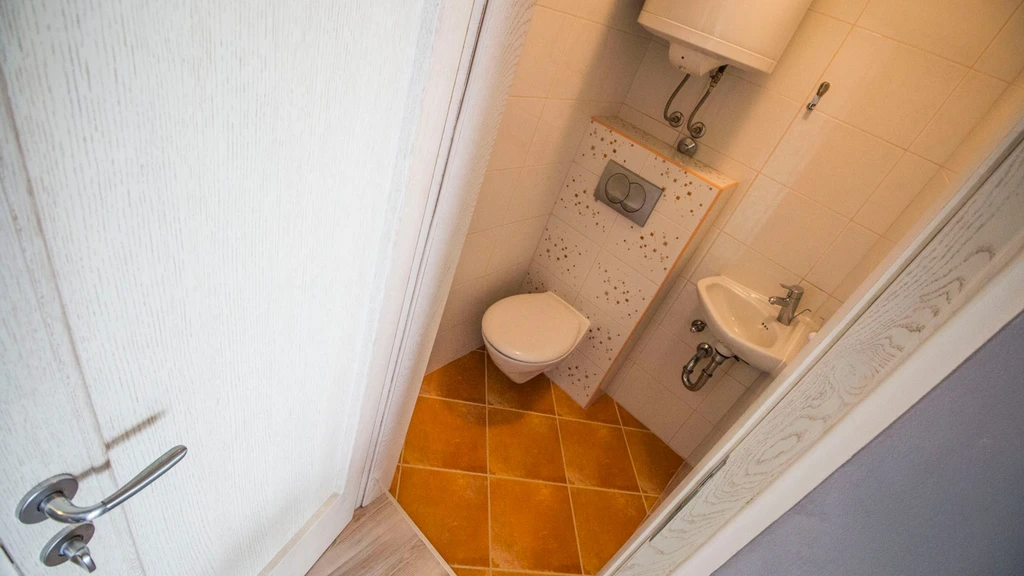 Seaview Apartment for 6 Guests in Okrug Gornji