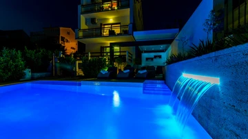 Seaview Apartment for 6 Guests in Okrug Gornji