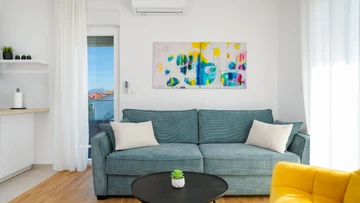 Seget Donji Seaview Apartment for 4 Guests