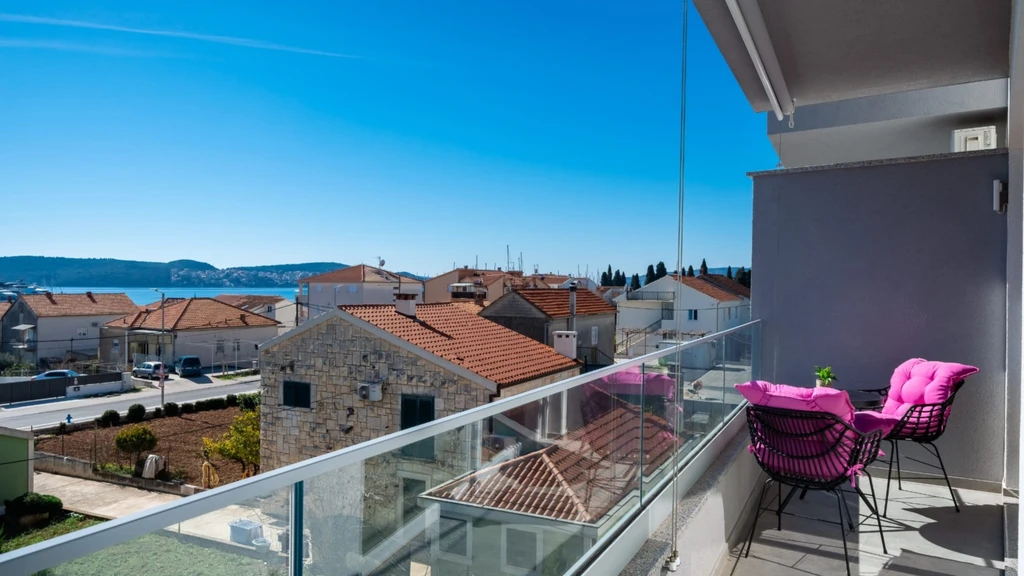 Seget Donji Seaview Apartment for 4 Guests