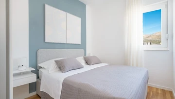 Seget Donji Seaview Apartment for 4 Guests