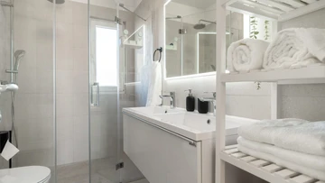 Seget Donji Seaview Apartment for 4 Guests