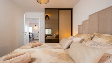 2-Bedroom Apartment in Okrug Gornji for 5 Guests