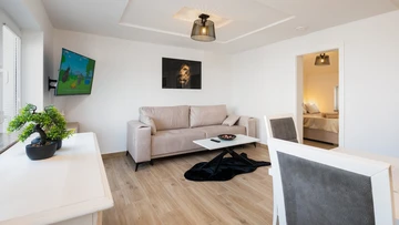 2-Bedroom Apartment in Okrug Gornji for 5 Guests