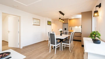 2-Bedroom Apartment in Okrug Gornji for 5 Guests