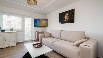 2-Bedroom Apartment in Okrug Gornji for 5 Guests