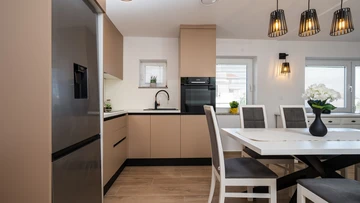 2-Bedroom Apartment in Okrug Gornji for 5 Guests