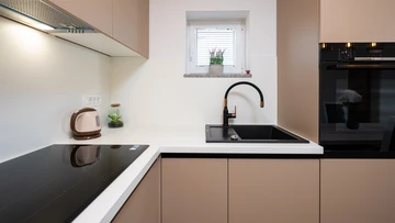 2-Bedroom Apartment in Okrug Gornji for 5 Guests