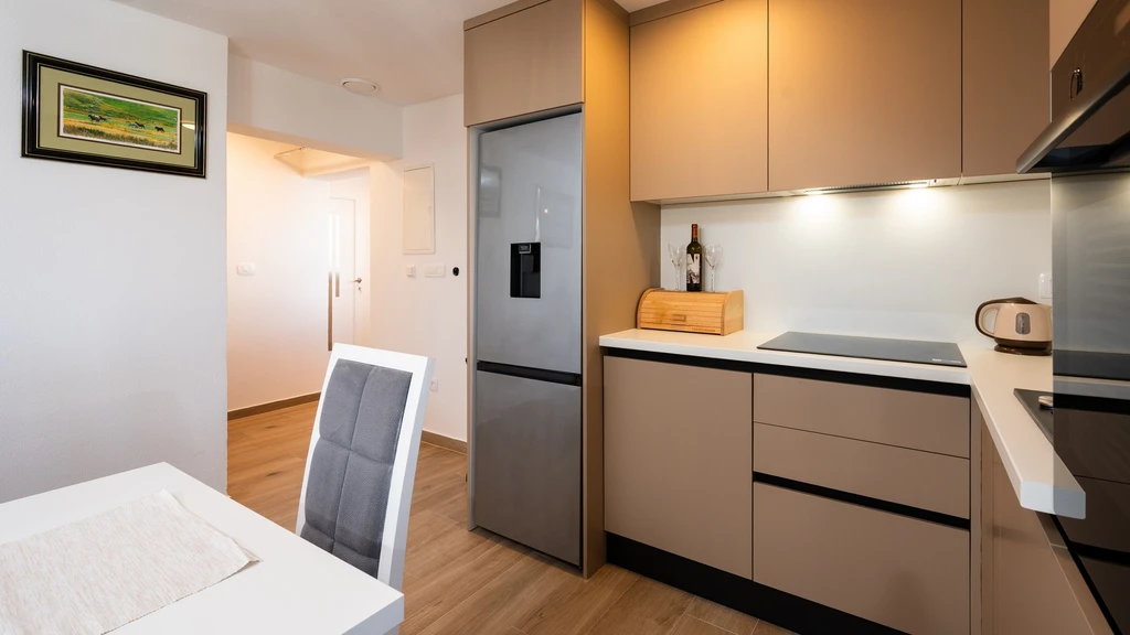 2-Bedroom Apartment in Okrug Gornji for 5 Guests