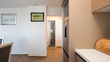 2-Bedroom Apartment in Okrug Gornji for 5 Guests