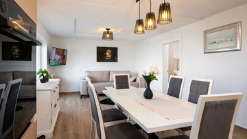 2-Bedroom Apartment in Okrug Gornji for 5 Guests