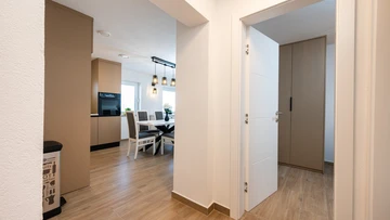 2-Bedroom Apartment in Okrug Gornji for 5 Guests