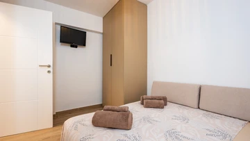 2-Bedroom Apartment in Okrug Gornji for 5 Guests