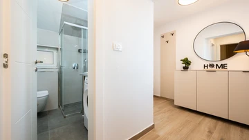 2-Bedroom Apartment in Okrug Gornji for 5 Guests