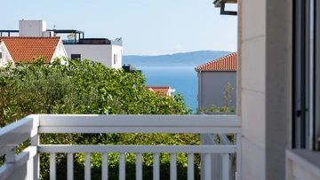 2-Bedroom Apartment in Okrug Gornji for 5 Guests