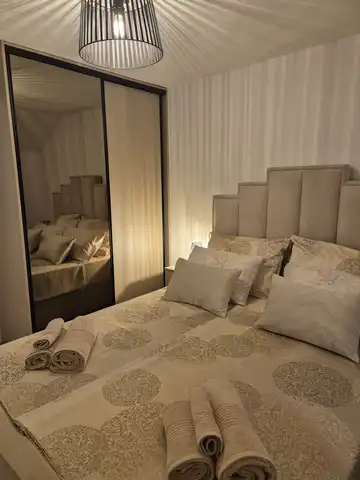 2-Bedroom Apartment in Okrug Gornji for 5 Guests