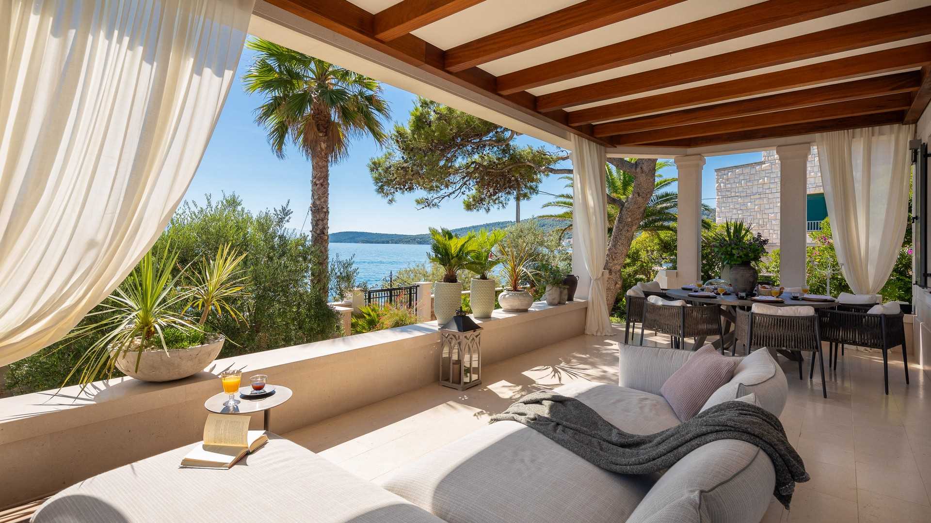 Beachside villa Heaven
