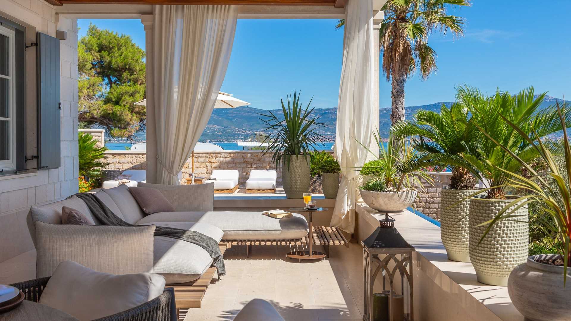 Beachside villa Heaven