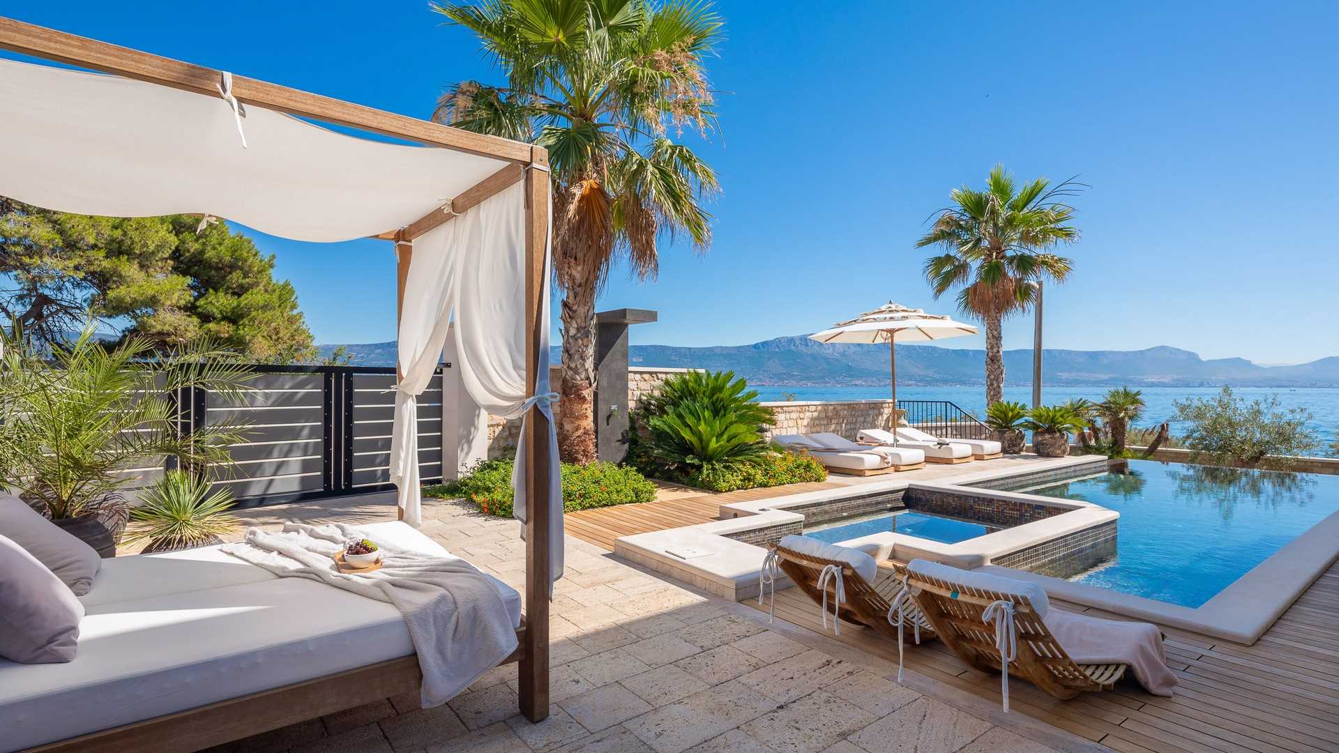 Beachside villa Heaven