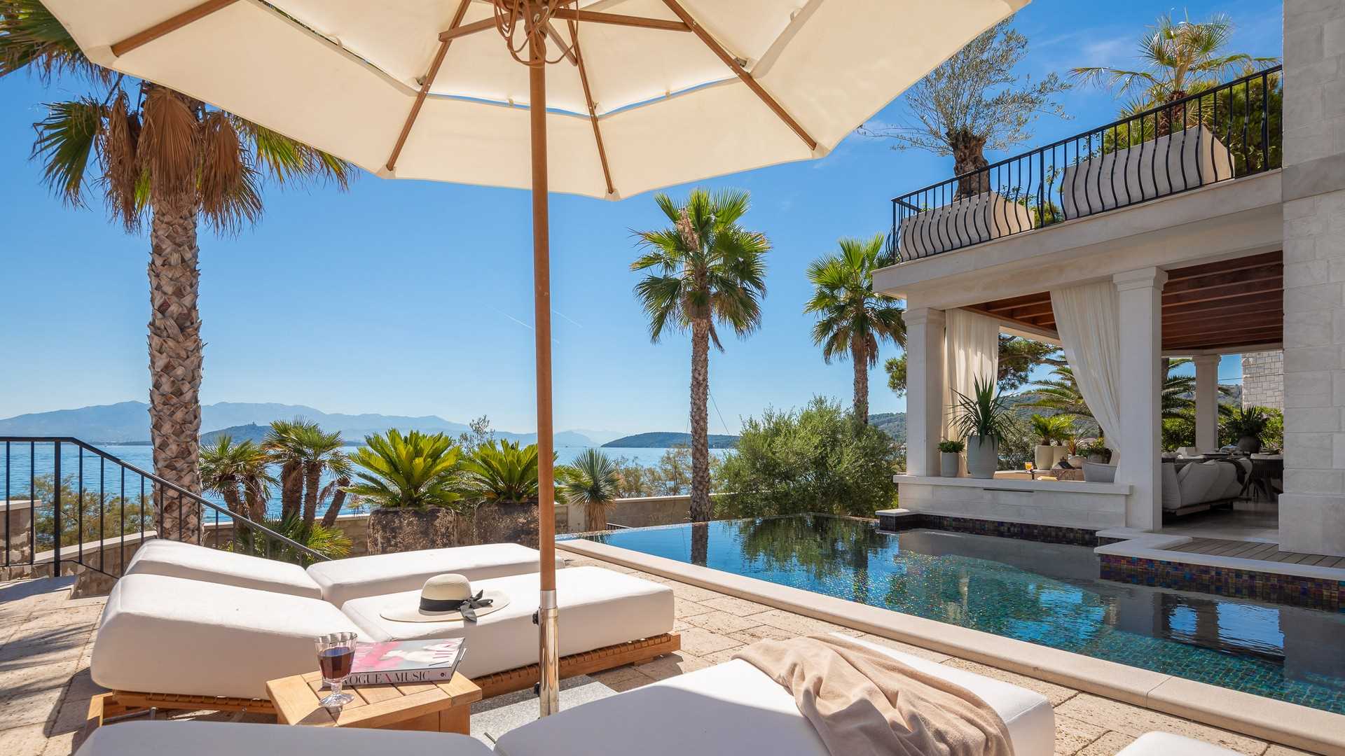 Beachside villa Heaven