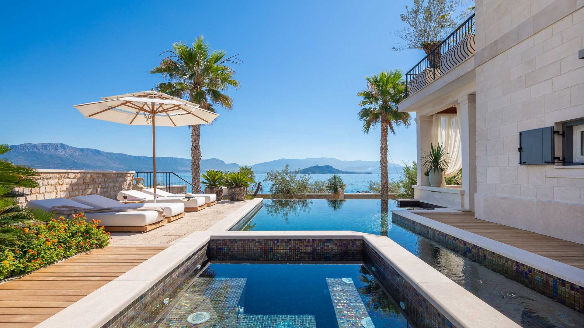 Beachside villa Heaven