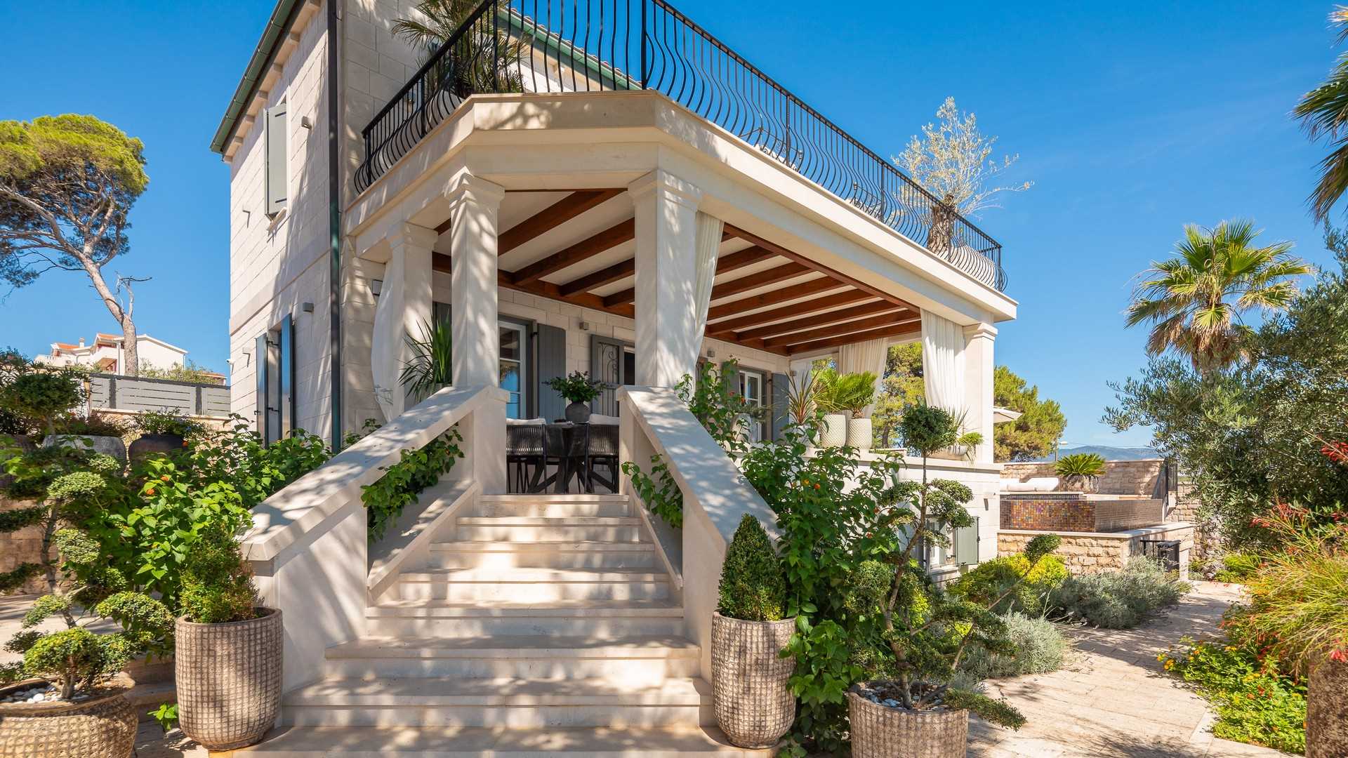 Beachside villa Heaven