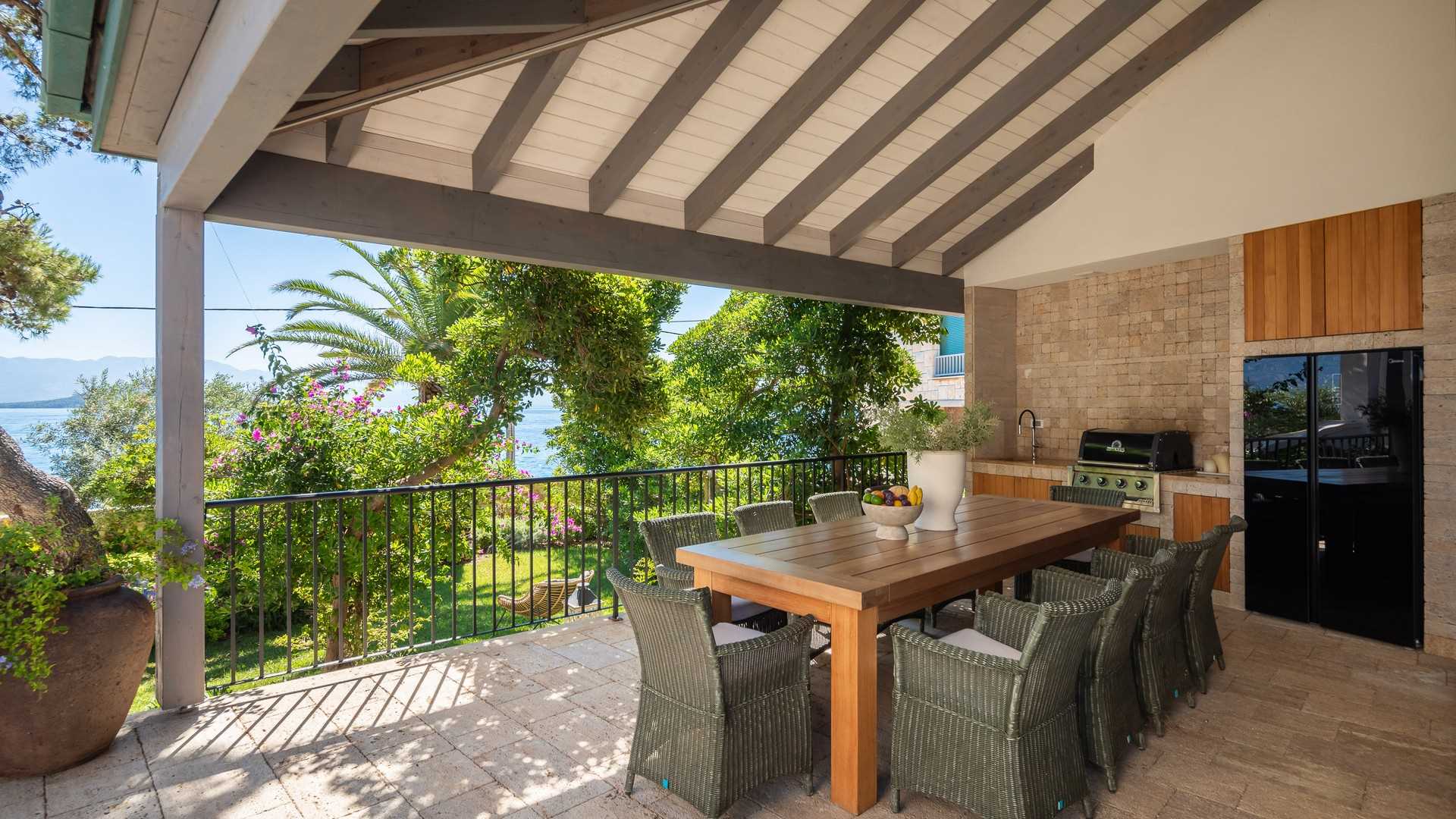 Beachside villa Heaven