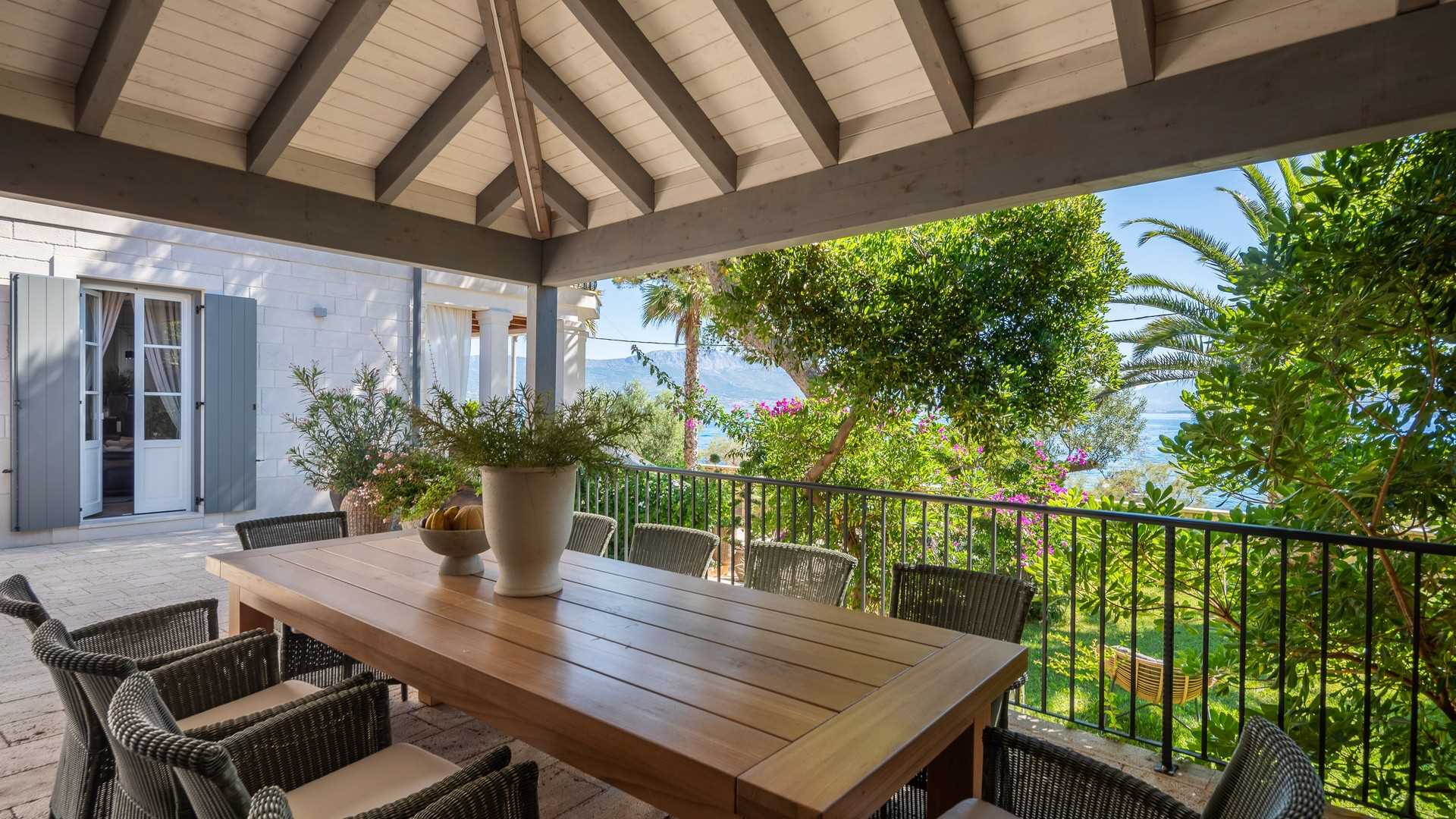 Beachside villa Heaven