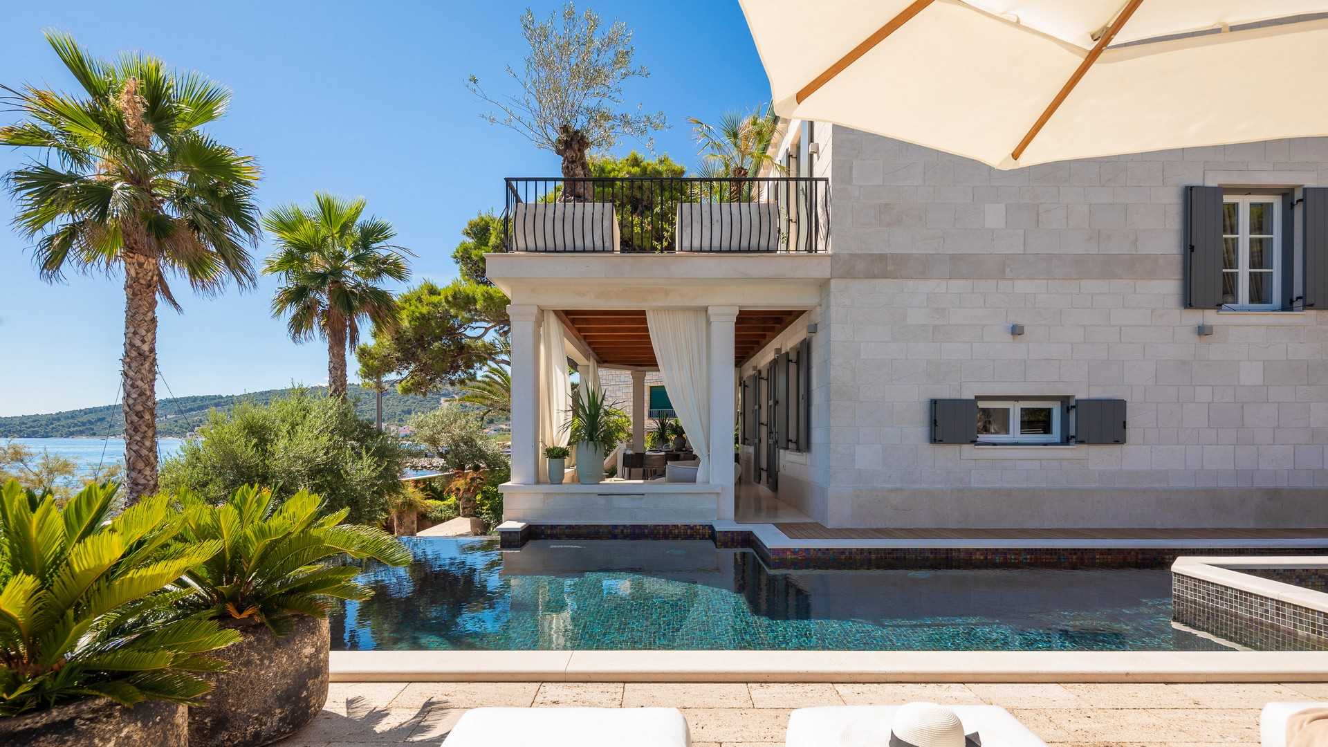Beachside villa Heaven