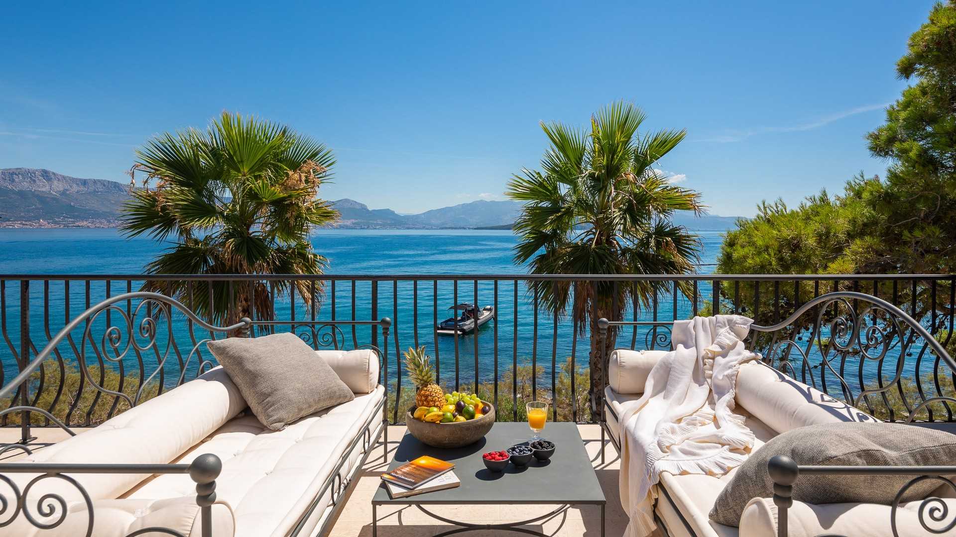 Beachside villa Heaven